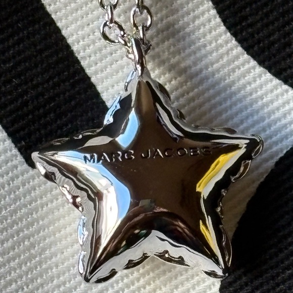 ⭐️ MARC JACOBS BALLOON STAR NECKLACE ⭐️ NWT ⭐️ - Picture 6 of 16